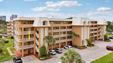 Building Photo - 308 Golfview Rd