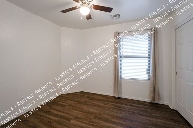 Building Photo - 2457 E Meadow Chase Dr