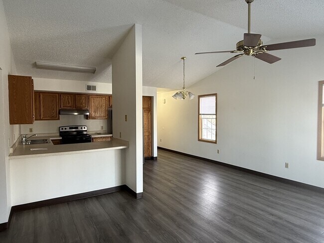 Foto del edificio - 2210 Valley Rd