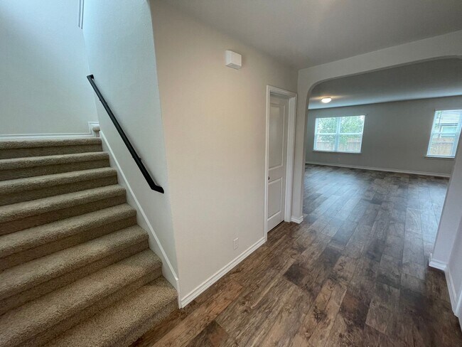 Foto del edificio - Spacious Home in Langdon!!!