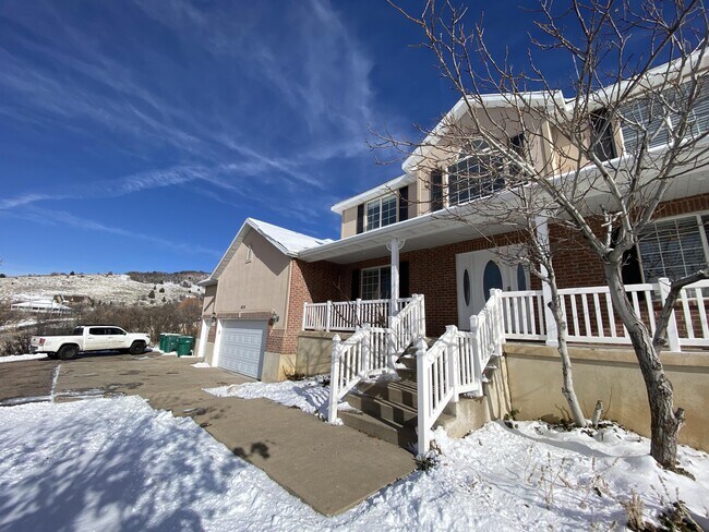 Building Photo - 4216 N Wolf Creek Dr