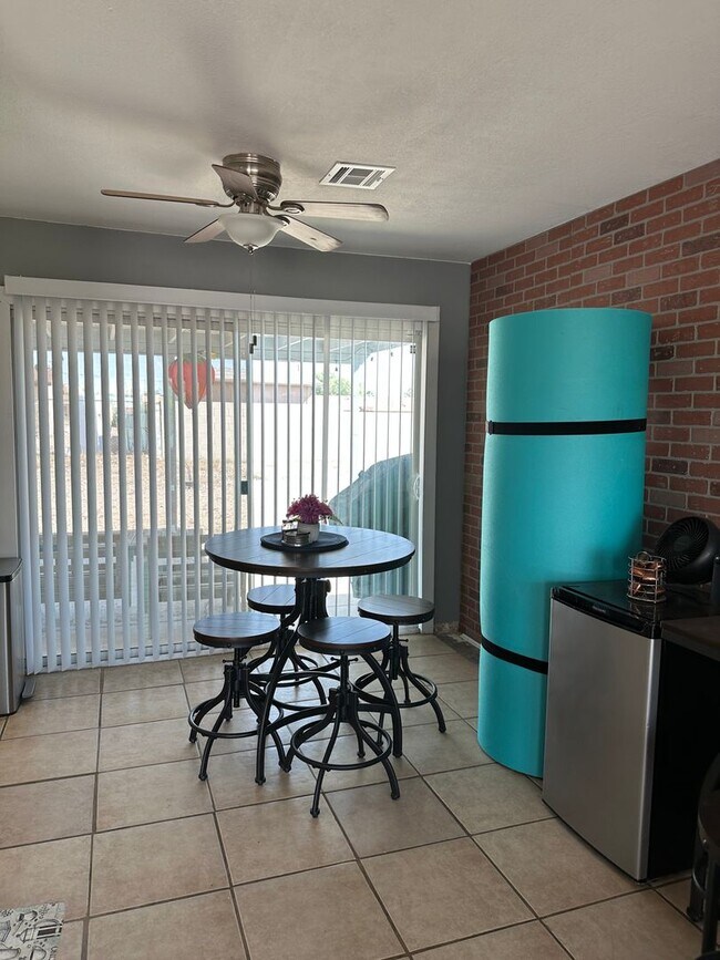 Building Photo - Longterm optional - Winter 24/25 Furnished...