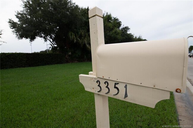 Foto del edificio - 3351 SW Islesworth Cir