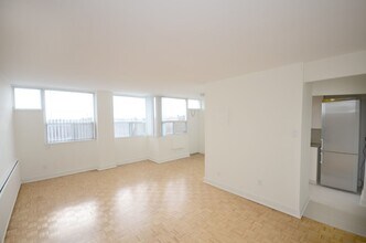 Building Photo - 551 Eglinton Ave E