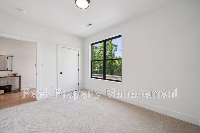 Foto del edificio - 1609 Pulaski St