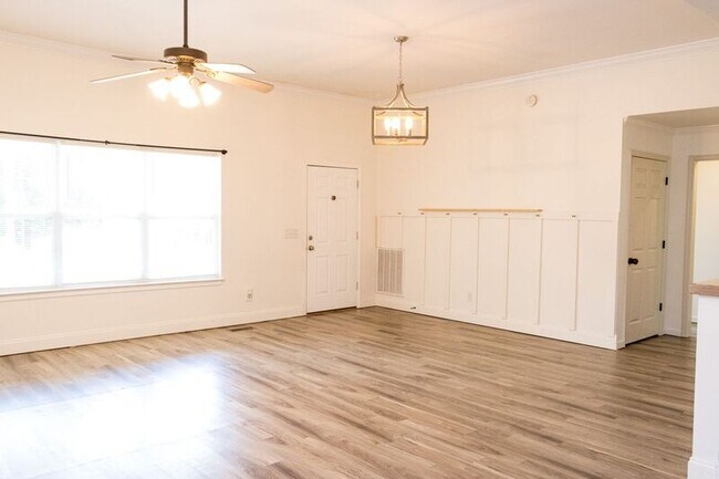 Foto del edificio - 1040 Eldredge Cir NW