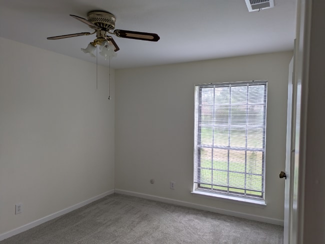 Building Photo - 1334 Evergreen Dr
