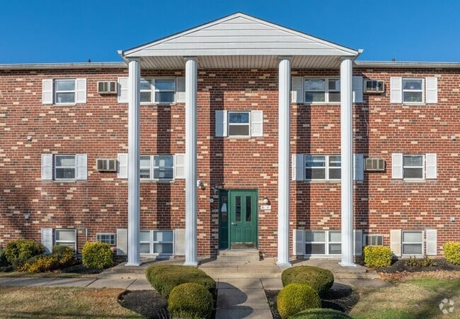 Building Photo - Bucks Crossings