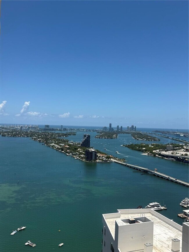 Foto del edificio - 488 NE 18th St