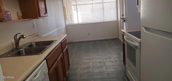 Foto del edificio - 5837 E Nance St