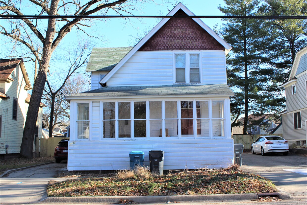 Primary Photo - 1117 Oak St