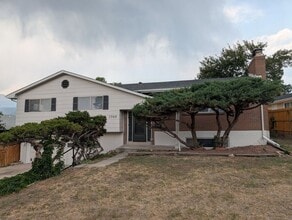 Building Photo - 2988 W Fontanero St