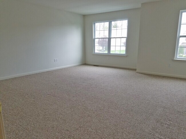 Foto del edificio - Attractive & Spacious 3 Br 2.5 Bath w/ Gar...
