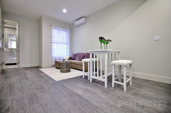 Plano de planta - 1159 Saint Johns Place