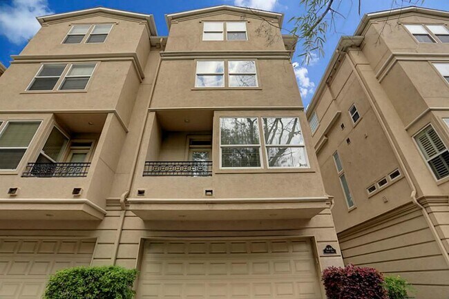 Building Photo - 1515 Hyde Park Blvd