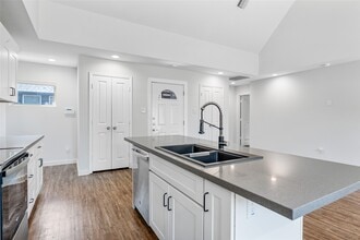 Building Photo - 3424 Tuam St