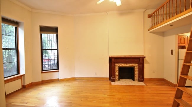 Building Photo - 302 W 90th St