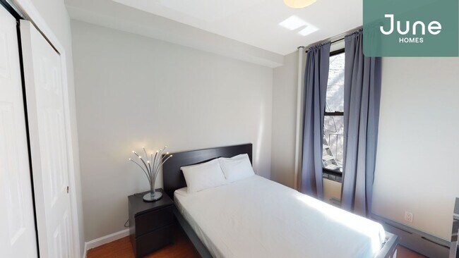Building Photo - ROOM ONLY in 2-bed/1.0-bath Home