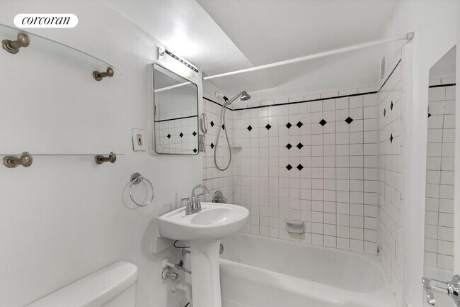 Foto del edificio - 900 W 190th St