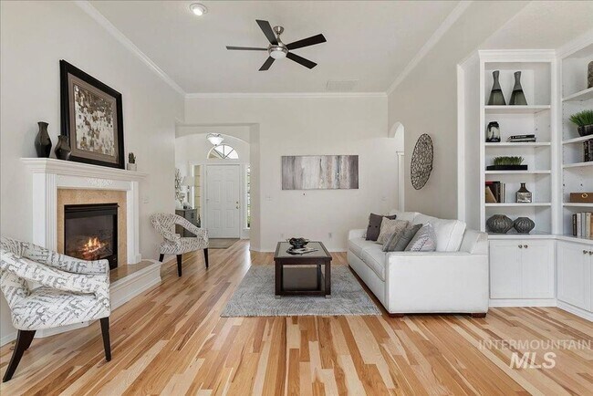Foto del edificio - Stunning Home Near Warm Springs! FLEXIBLE ...