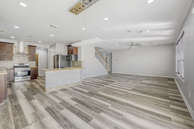 Building Photo - 9351 Royal Way