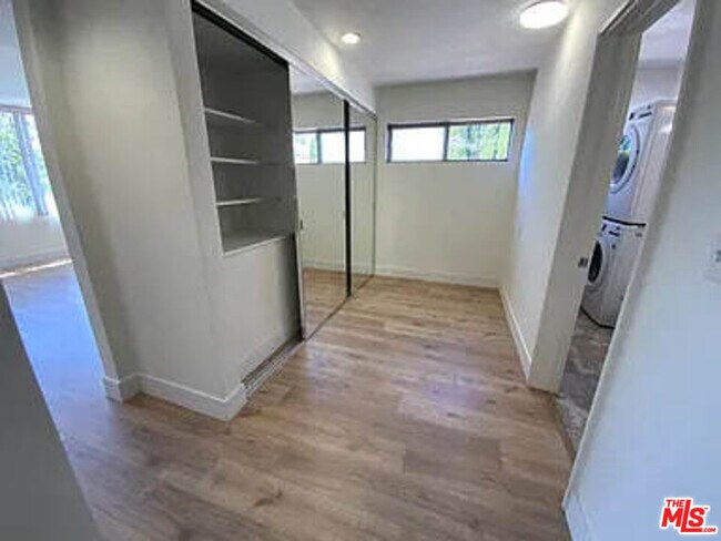 Foto del edificio - 9221 Charleville Blvd