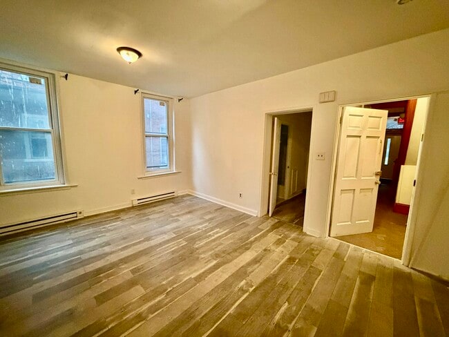 Photo - 930 W Main St Apartment