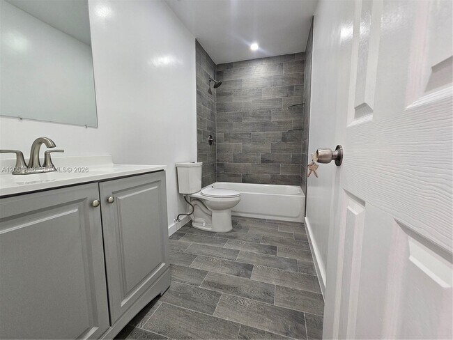 Foto del edificio - 1373 NE 144th St