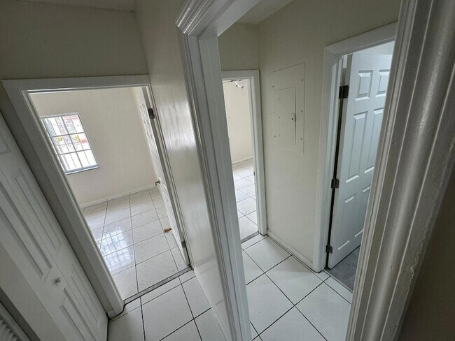 Foto del edificio - 9316 NW 121st St