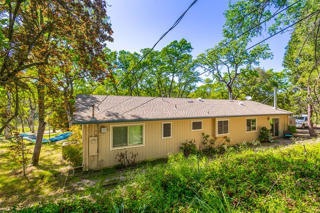 Foto del edificio - Gorgeous lakeside home on acreage in Shing...