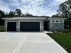 Building Photo - 1617 SW Hedgewood Ln