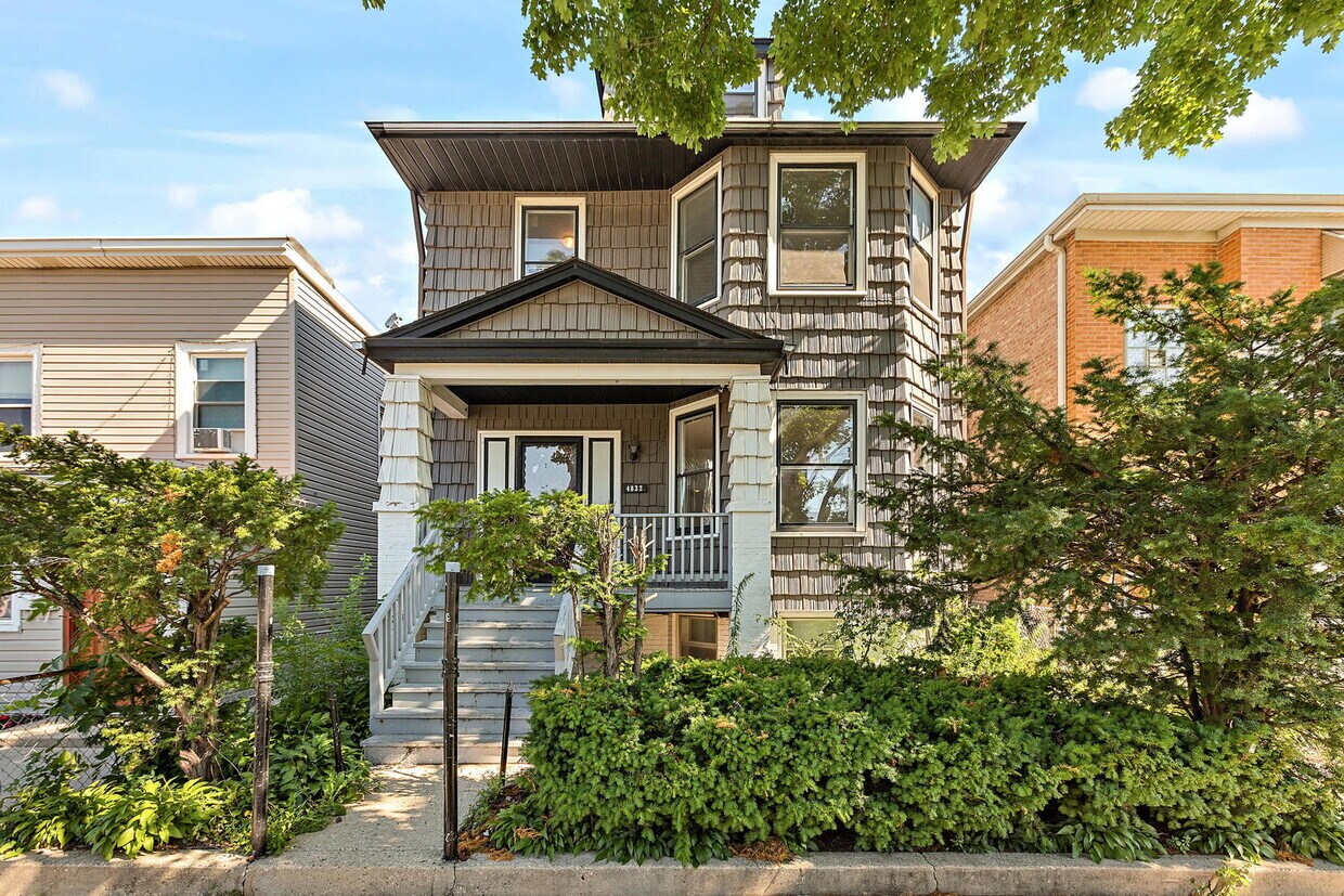 Primary Photo - 4832 W Cornelia Ave