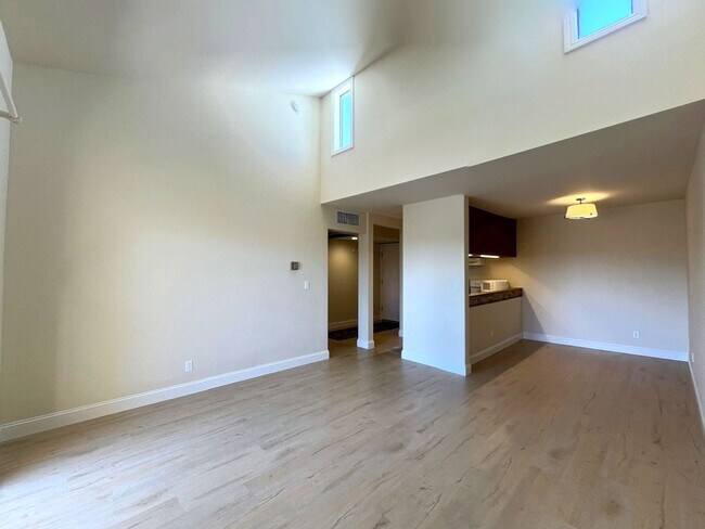Building Photo - Super Desirable Southwest Reno