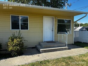 Building Photo - 633 Airway Ave