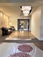 Building Photo - 2600 W 7th St