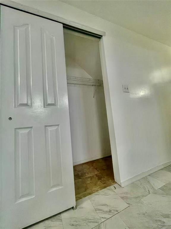 Foto del edificio - 305 Corbin Ave