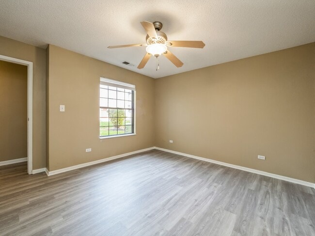 Building Photo - 2048 N Rand Rd