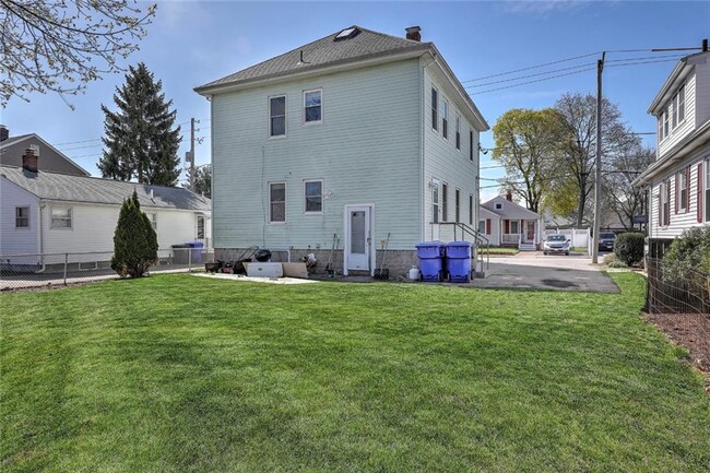 Building Photo - 252 Vine St