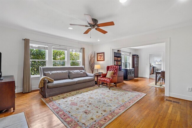 Foto del edificio - Single Family Home in Arlington Heights