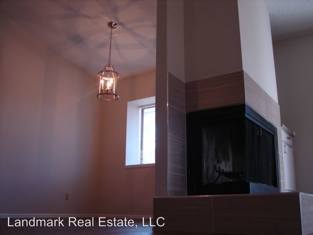 Foto del edificio - 1458 McArthur Ave