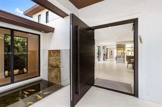 Building Photo - 710 S Shore Dr