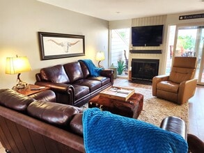 Building Photo - 304 Hi There