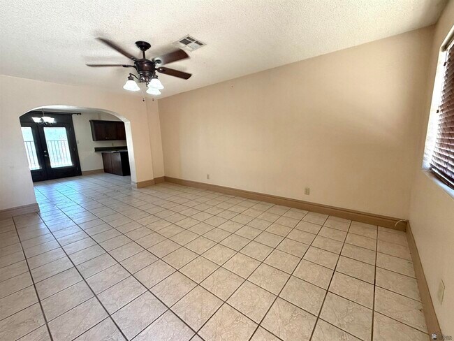 Foto del edificio - 4584 W 18th Pl