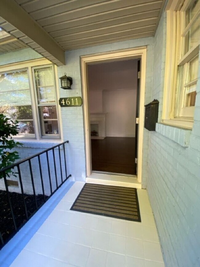 Building Photo - 2 Bedroom Near West End Private Escape