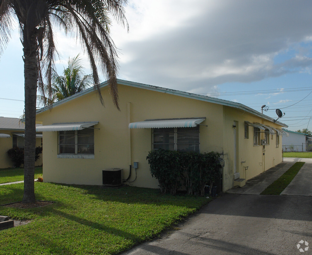 Primary Photo - 2208 Johnson St