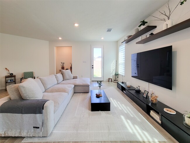 Building Photo - 8214 Leisure Pt Dr