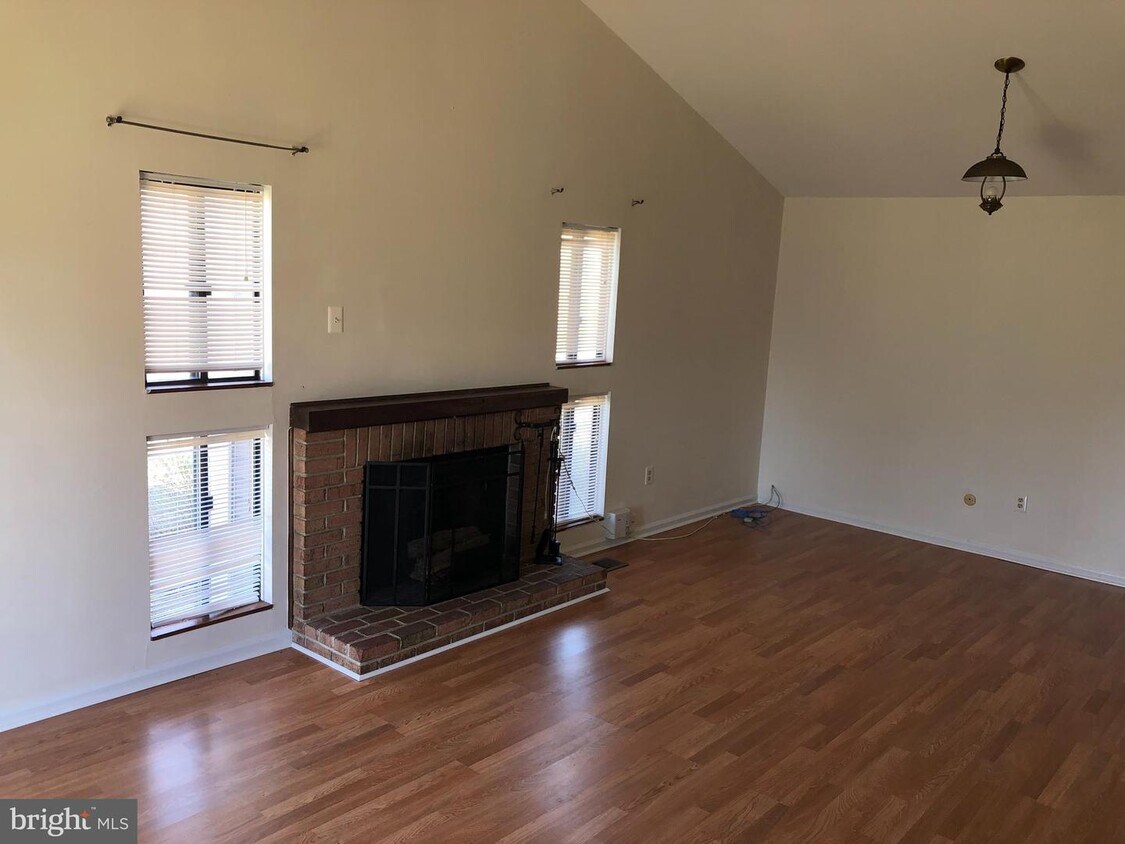 6 Hopewell Ln, Sicklerville, NJ 08081 Townhouse for Rent in