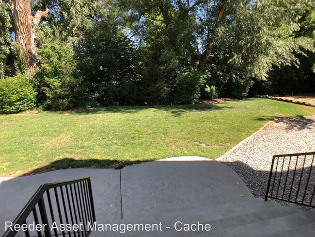 Foto del edificio - 5 br, 4.5 bath House - 345 Riverdale Ave.