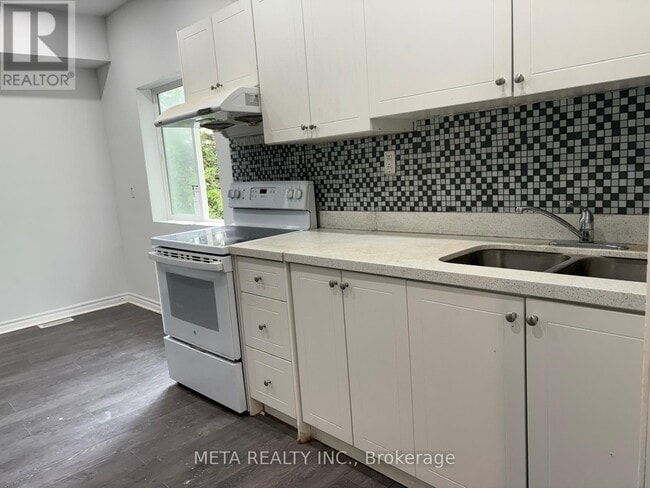 Photo du bâtiment - 35 Duncombe Blvd