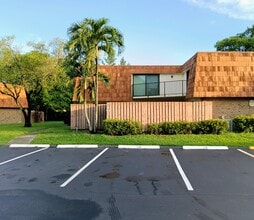 Building Photo - 8405 N Coral Cir